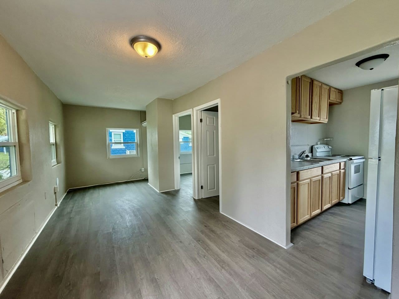 8 E Main St – photo 2