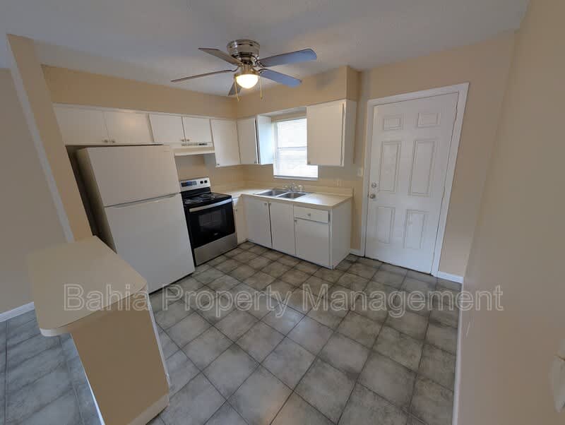 3307 N 77th St – photo 4