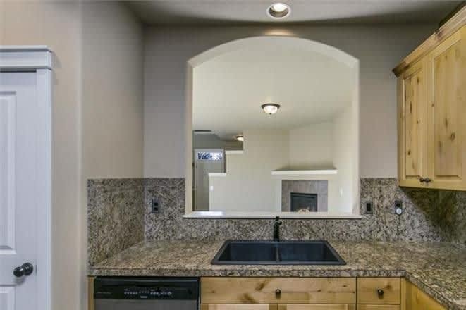 Spacious home with bonus room in NE Bend! – photo 4