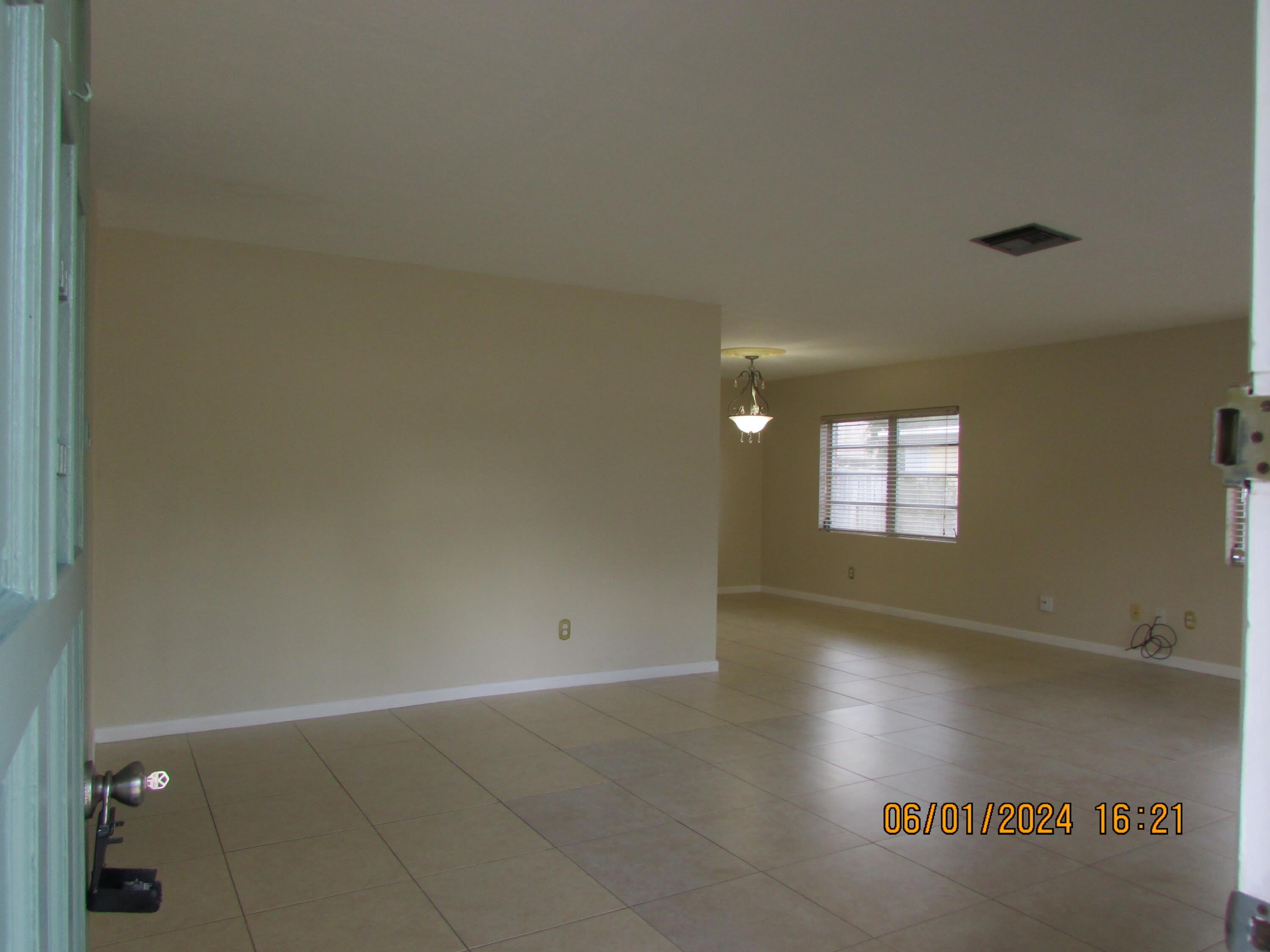 211 W Laila Drive – photo 2