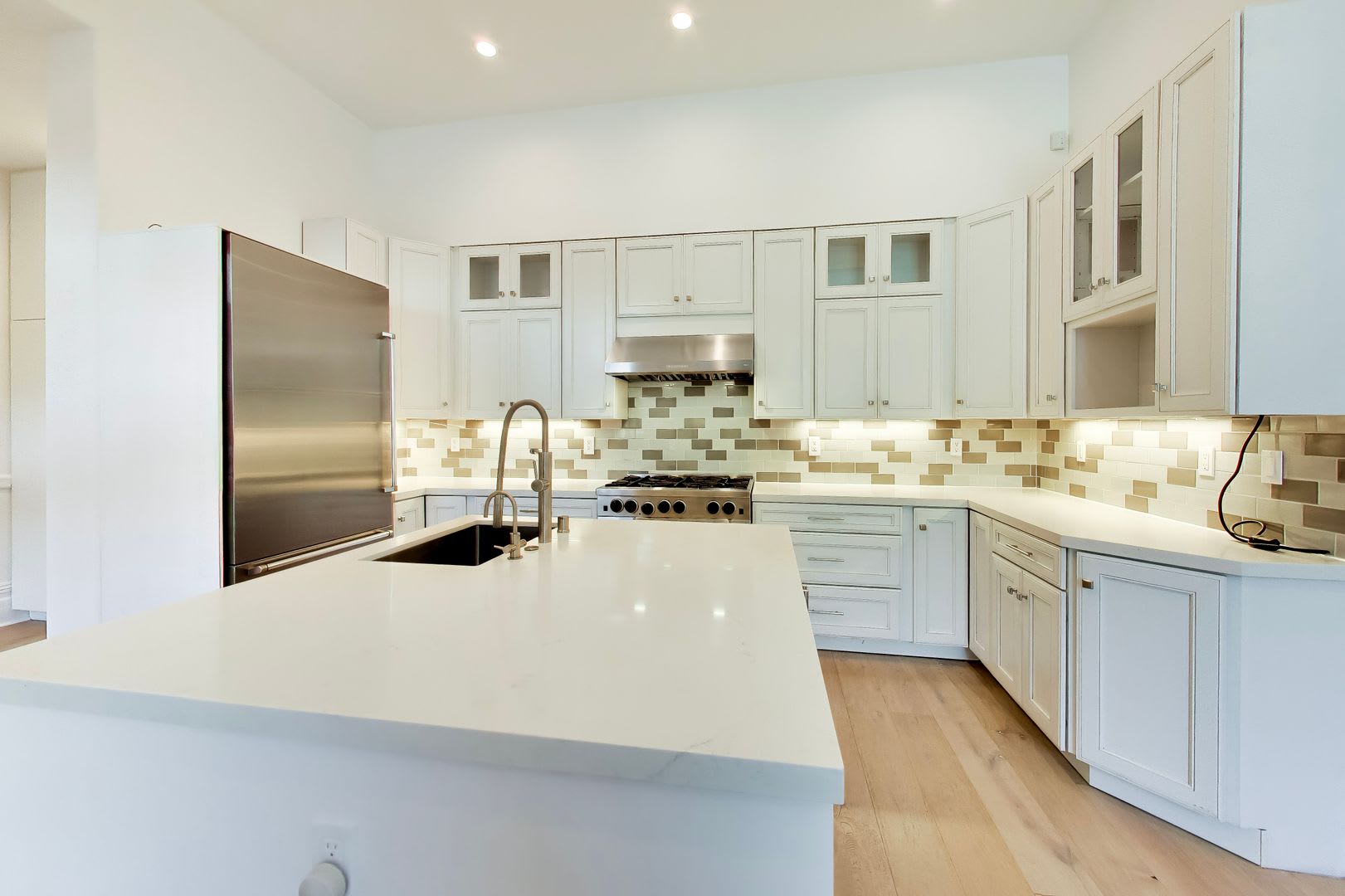 Newly Updated 2BR/2BA Flat with Classic San Francisco Charm – photo 3