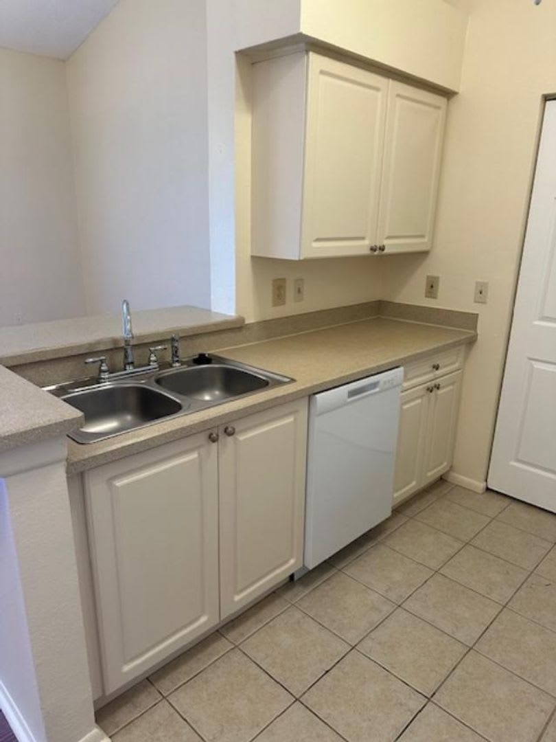 Great Location Super cute 1 Bedroom unit – photo 4