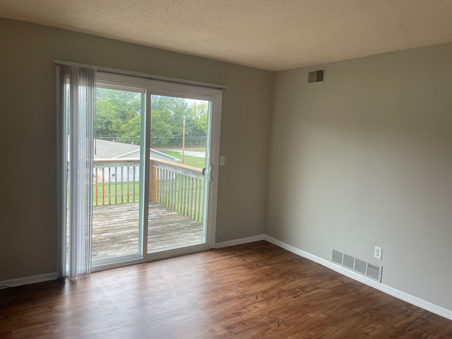 2 bedroom, 1 bath – photo 4