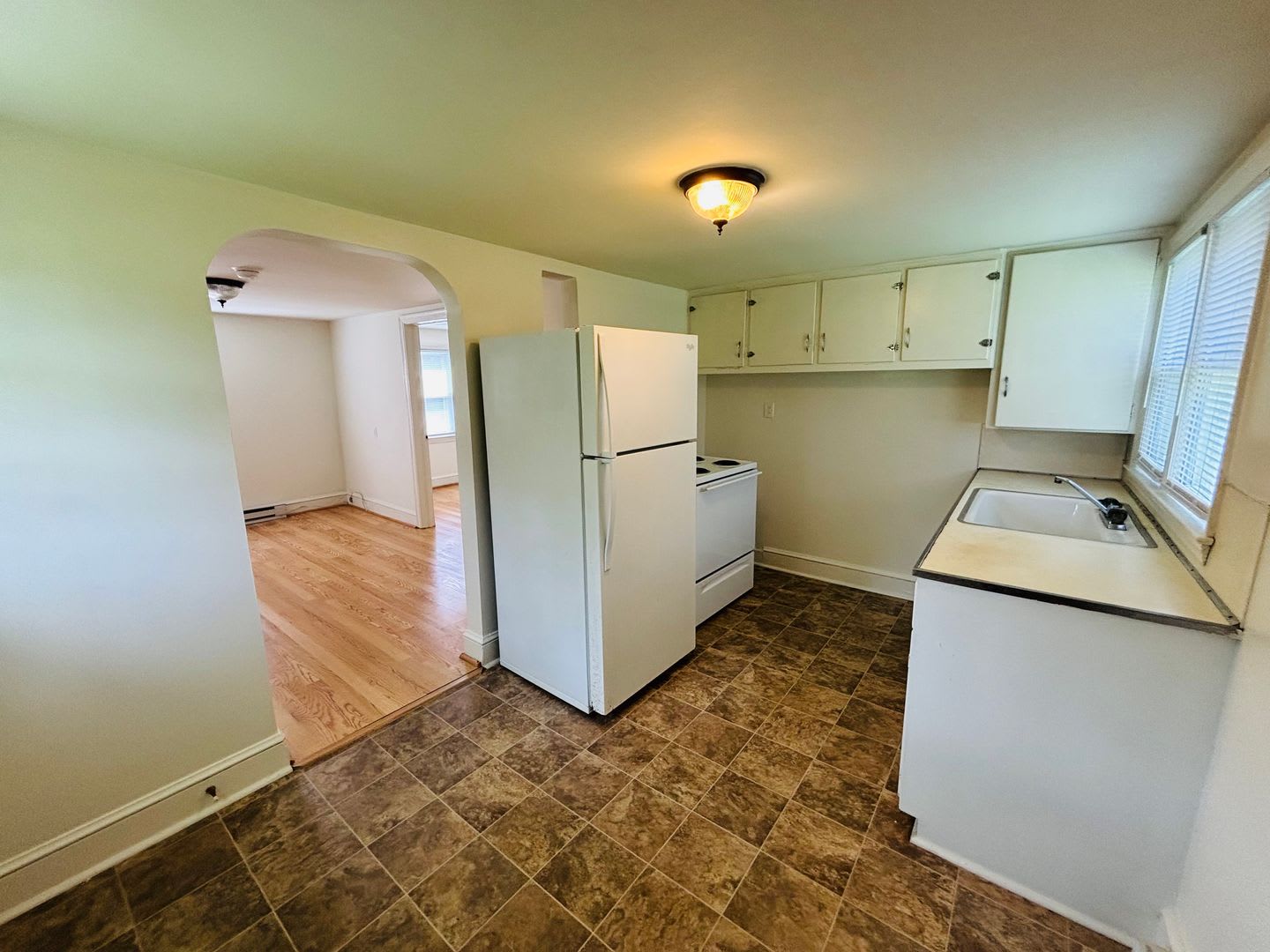 1 Bedroom 1 Bath Above Garage Apartment – photo 2