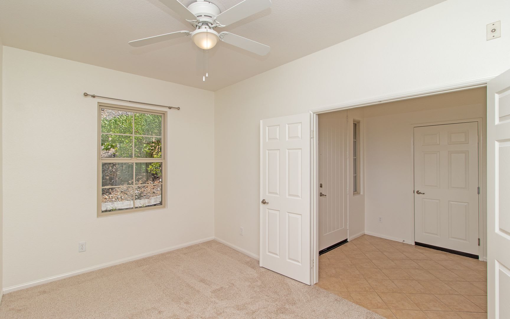 Incredible 3 bed & 3.5 bath Tri-Level Condo in San Marcos! – photo 4