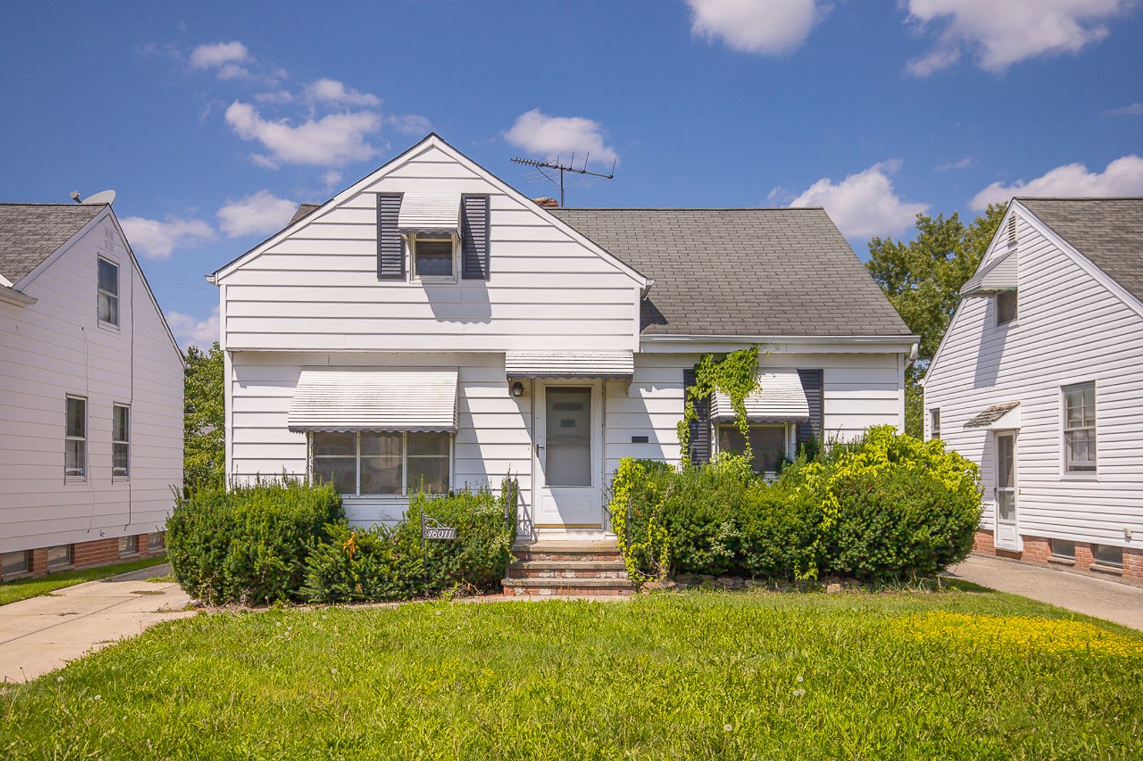 3-BED, 1 BATH BEAUTIFUL SINGLE- FAMILY HOME IN MAPLE HEIGHTS! – photo 3