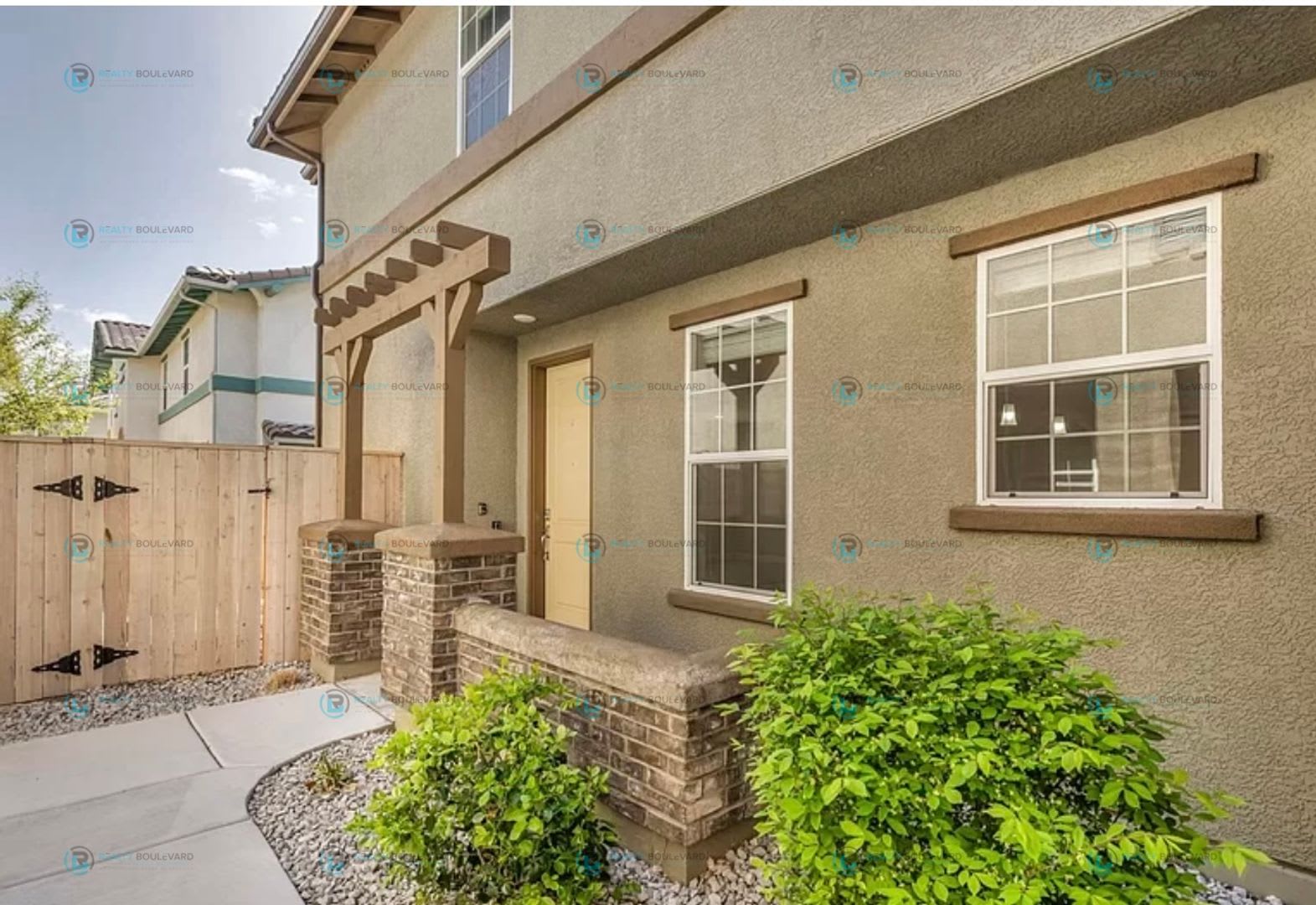 Discover Luxurious Living In This Stunning 3 Bedroom 2 Bathroom 2 Story Condo Perfectly Designed For Comfort And Style – photo 4