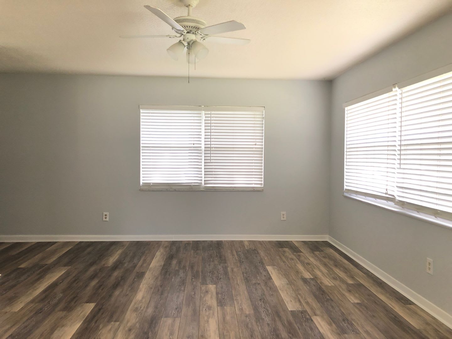 Beautifully Renovated 3 Bed 1 Bath Home Ready For Move In September Large Back Yard Home On Septic Well – photo 4