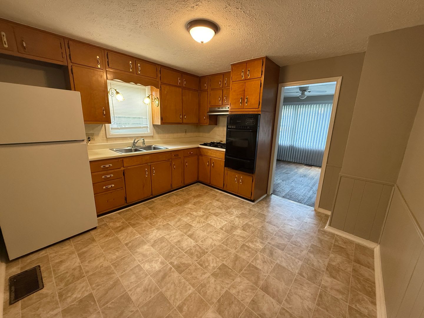 3 Bed 1 Bath REMODELED* Home! – photo 4