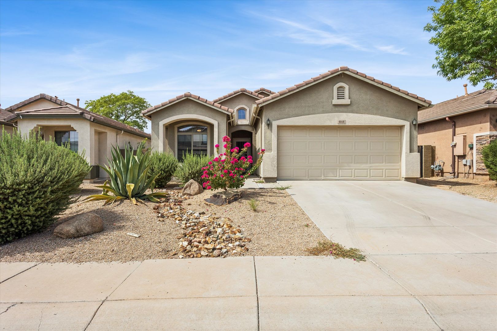 3 Bedroom 2 Bathroom Upgraded Beauty Located In Anthem West 1 Story Pool All Appliances Available Now – photo 2