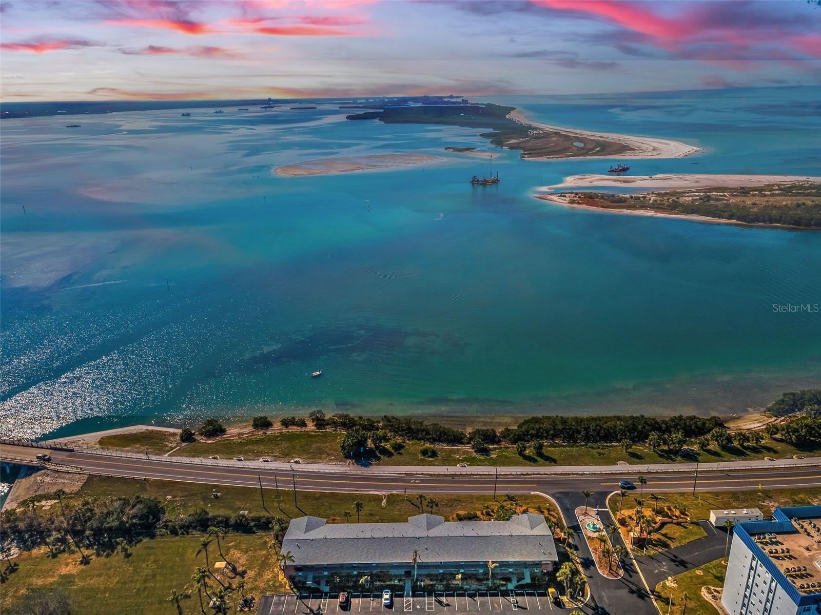 2 CAUSEWAY Boulevard – photo 1
