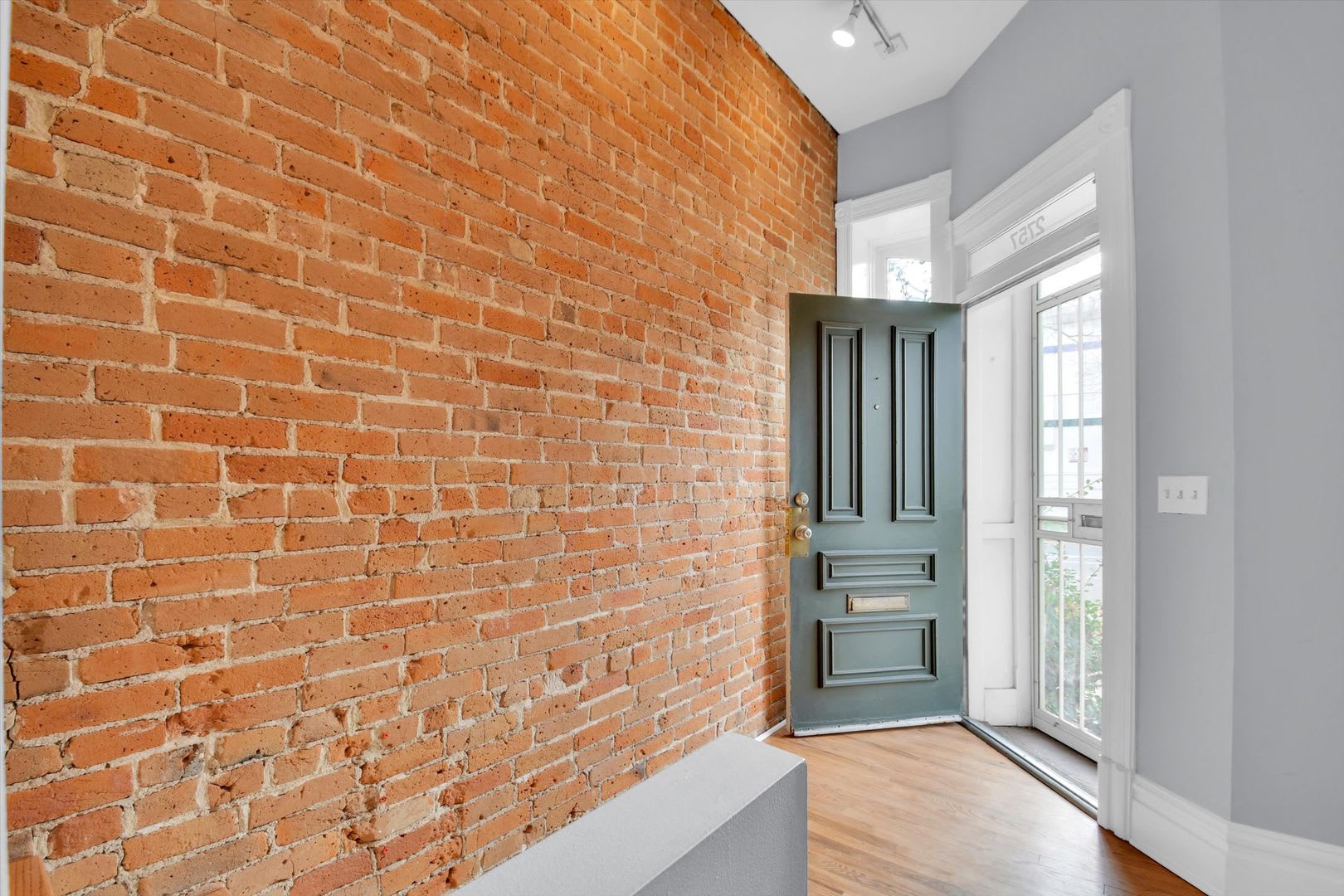 Architecturally Stunning Curtis Park Townhome With Historic Charm – photo 4