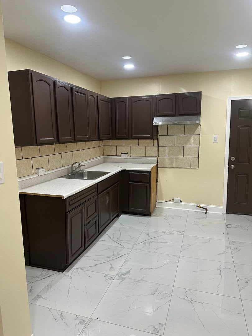 Charming 3BR House in Darby – photo 1