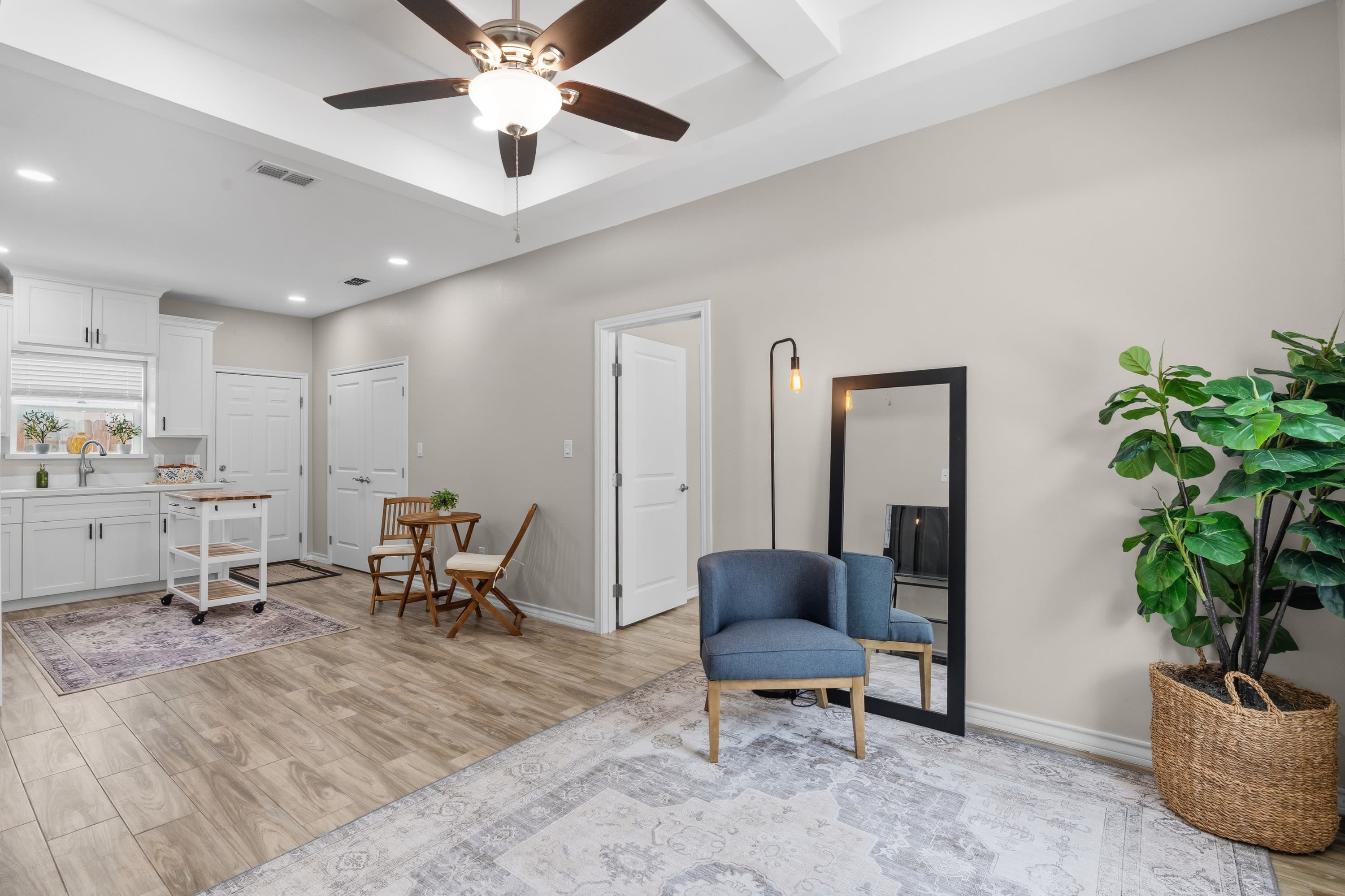 2809 East Israel Avenue – photo 2