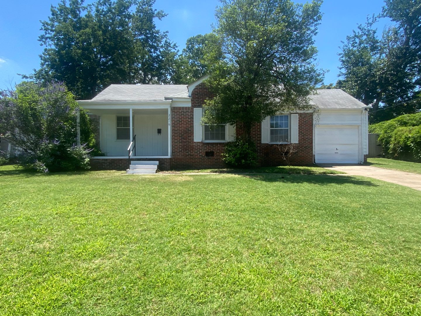 Beautiful two bedroom, one bath home in desirable Florence Park South. – photo 1