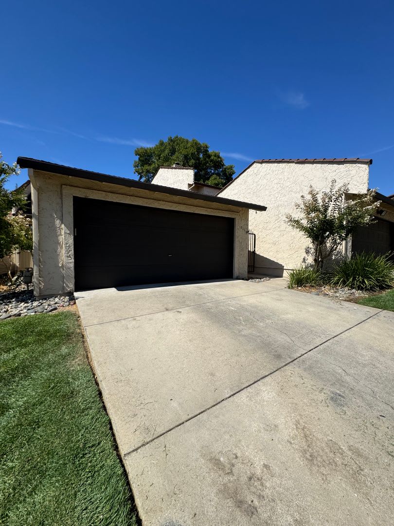 SPACIOUS 2 BED 2 BATH HOUSE IN THE TANGLEWOOD SUBDIVISION WITH ALL NEW FLOORING – photo 3