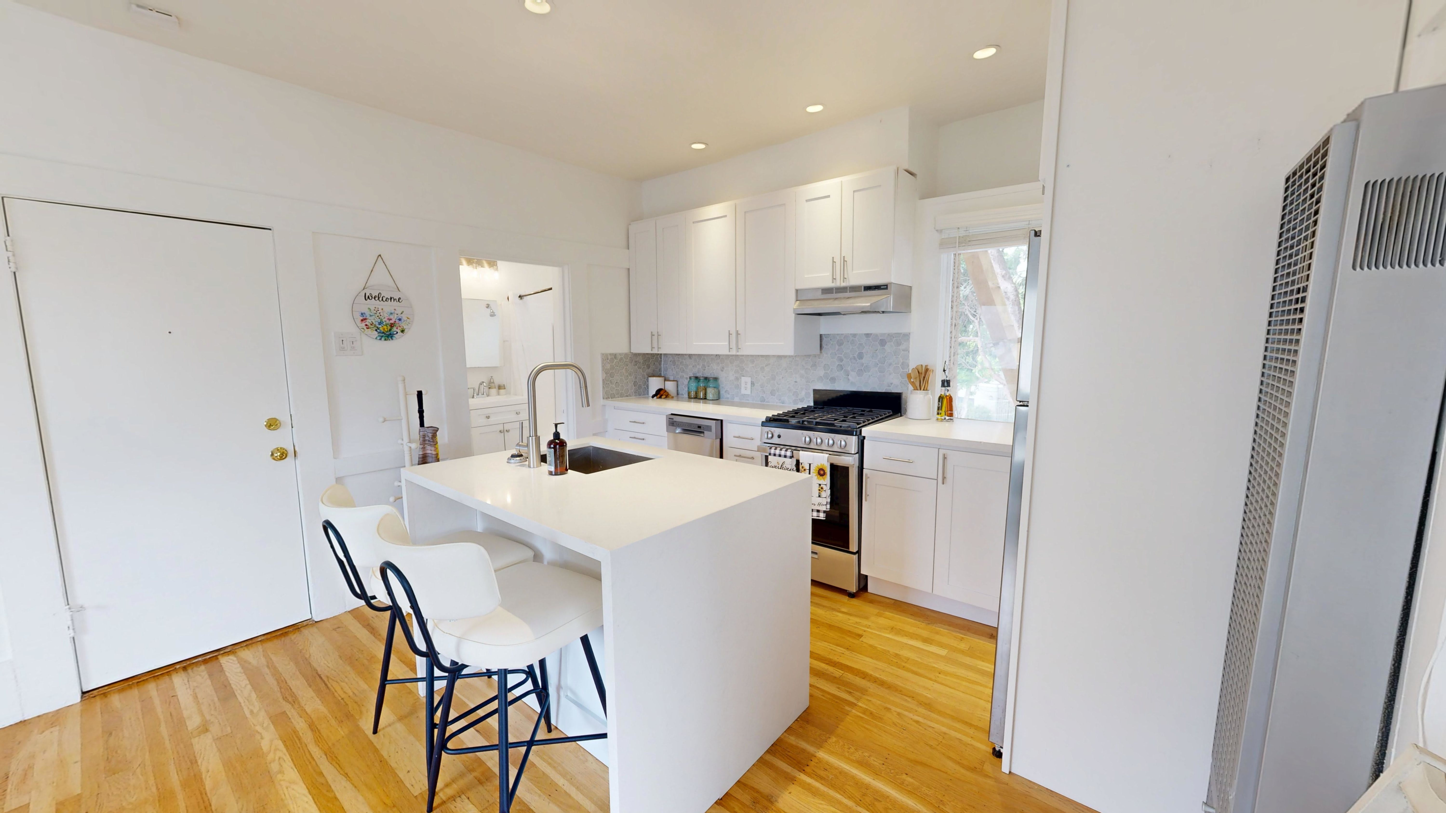 1077 Ashbury Sreeet – photo 3