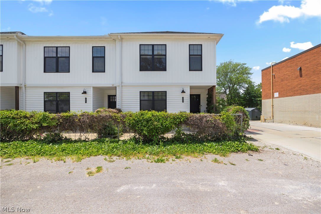 2059 W 34Th Place – photo 2