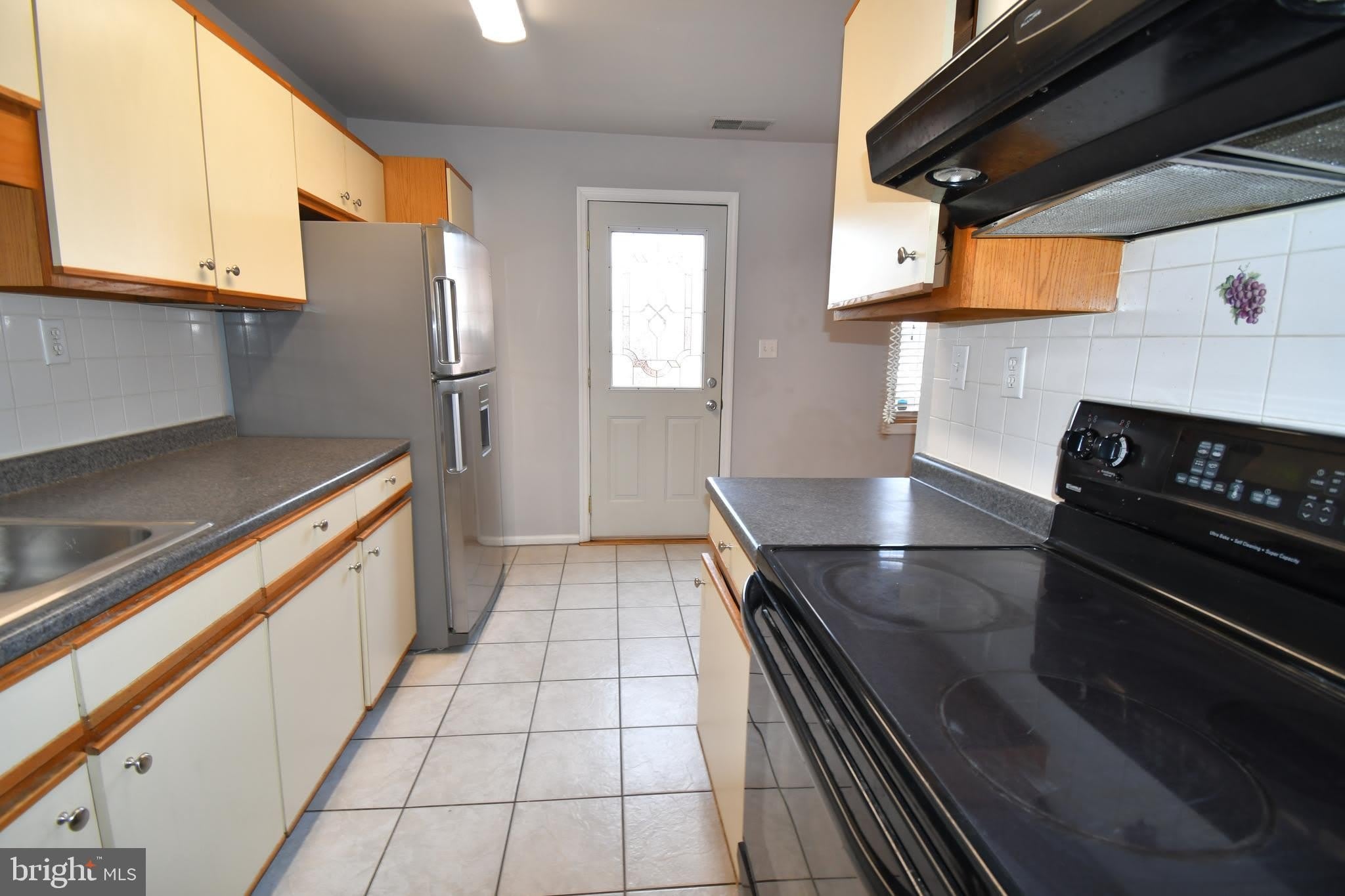 8 W MONMOUTH Street – photo 4