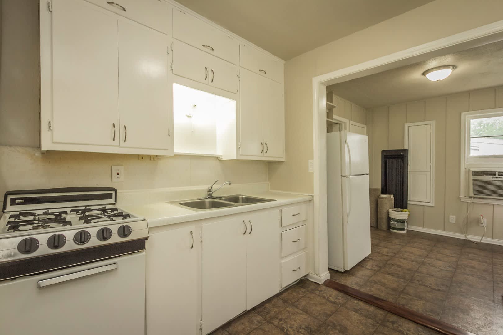 Adorable 2 Bedroom 1 Bath Home In Indianola – photo 4