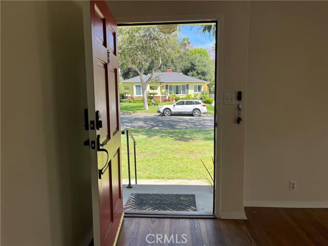 2440 Queensberry Road – photo 3