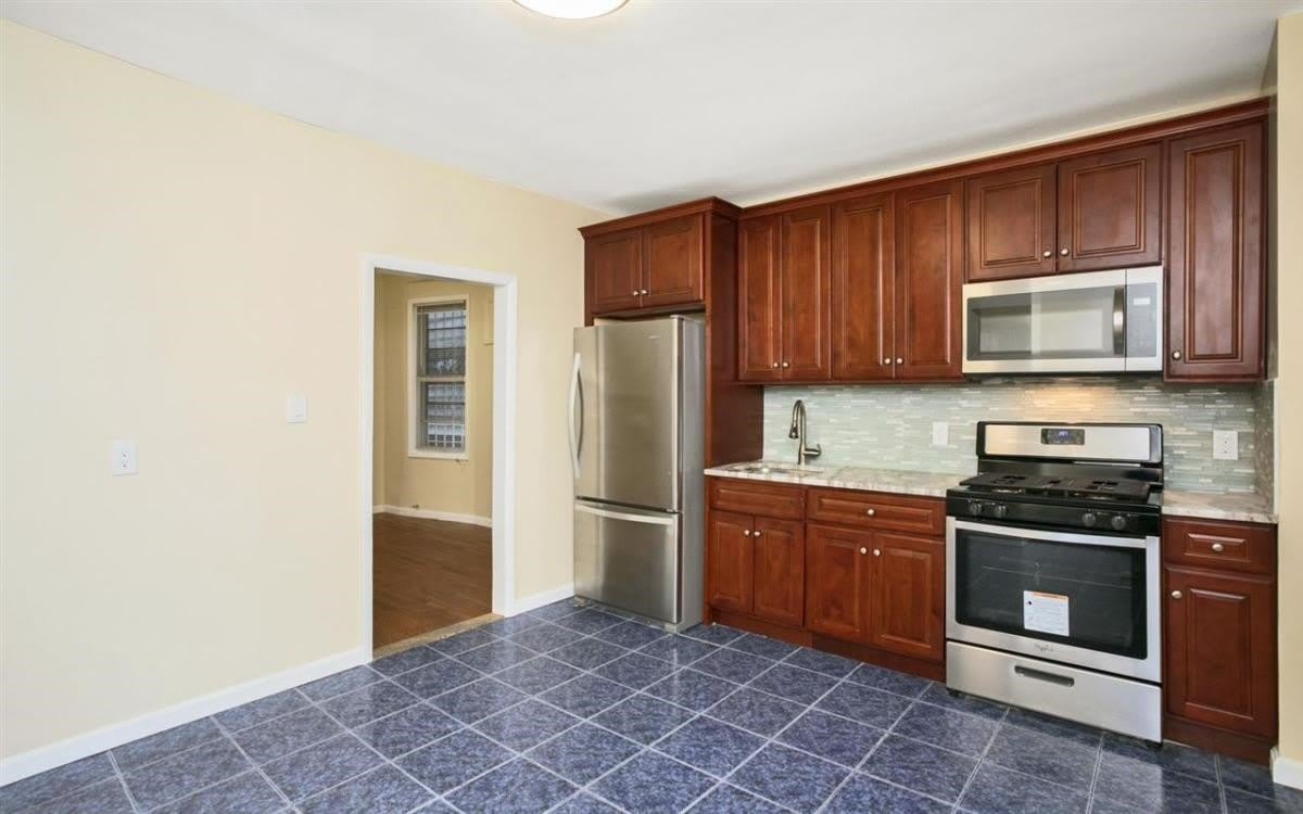 213 NUNDA AVE – photo 5