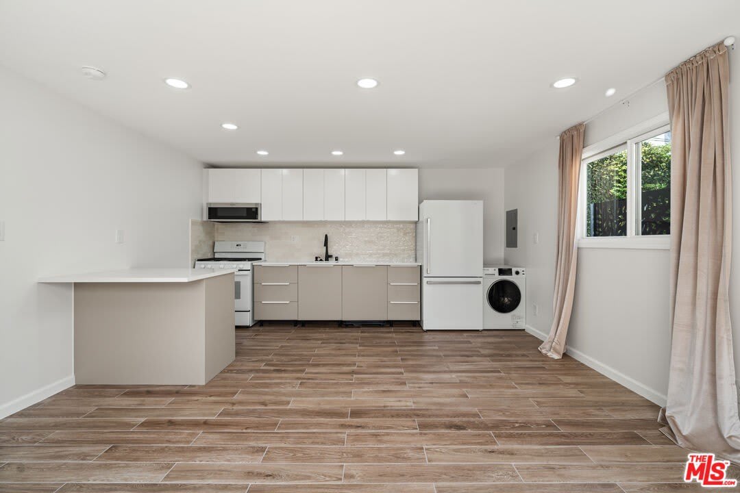 845 1 2 N Kilkea Dr – photo 4