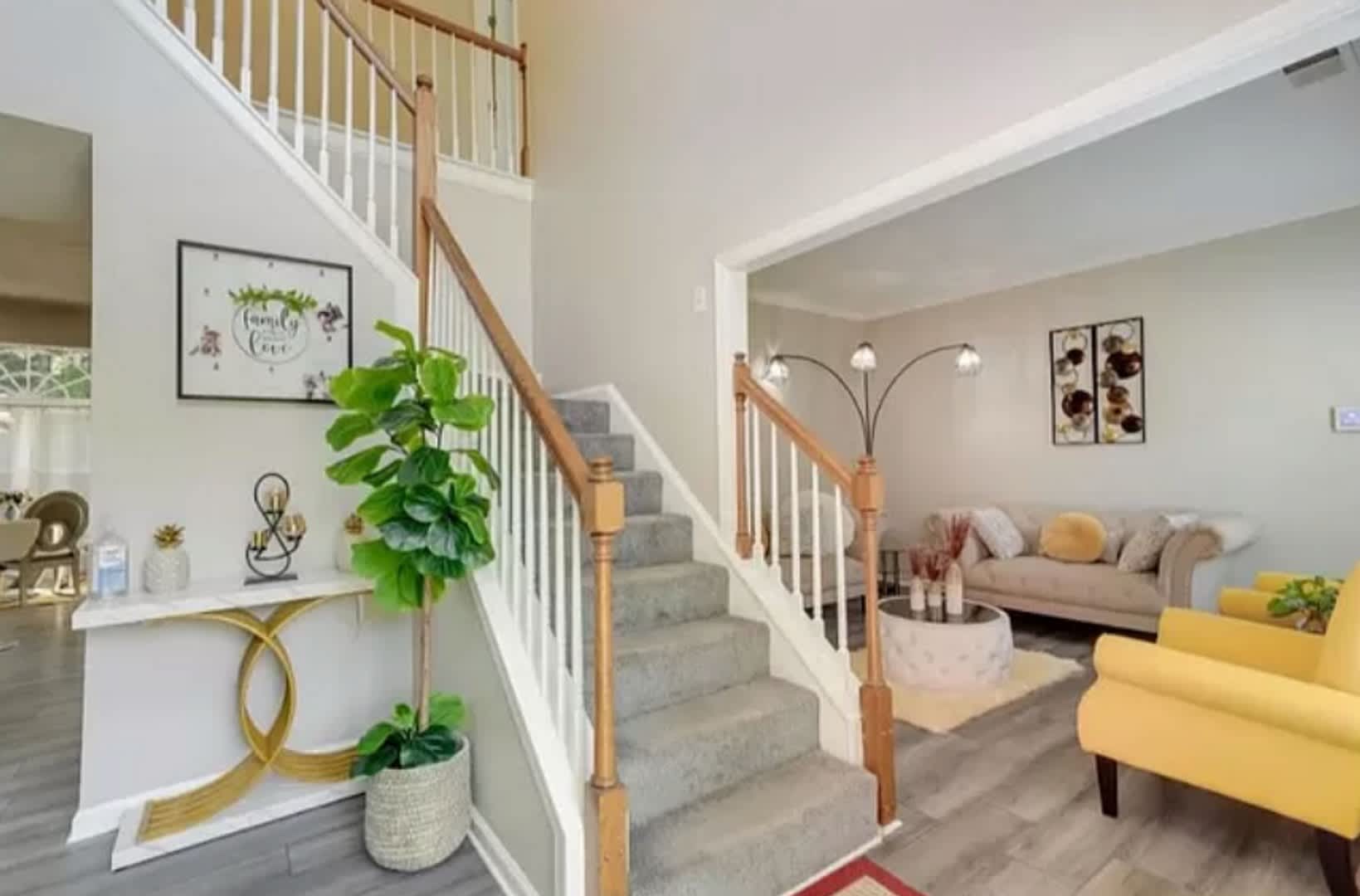 Room in 4 Bedroom Home at Woodstone Dr – photo 3