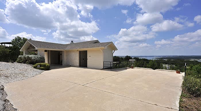 GORGEOUS VIEWS OF LAKE TRAVIS AT HUDSON BEND – photo 3