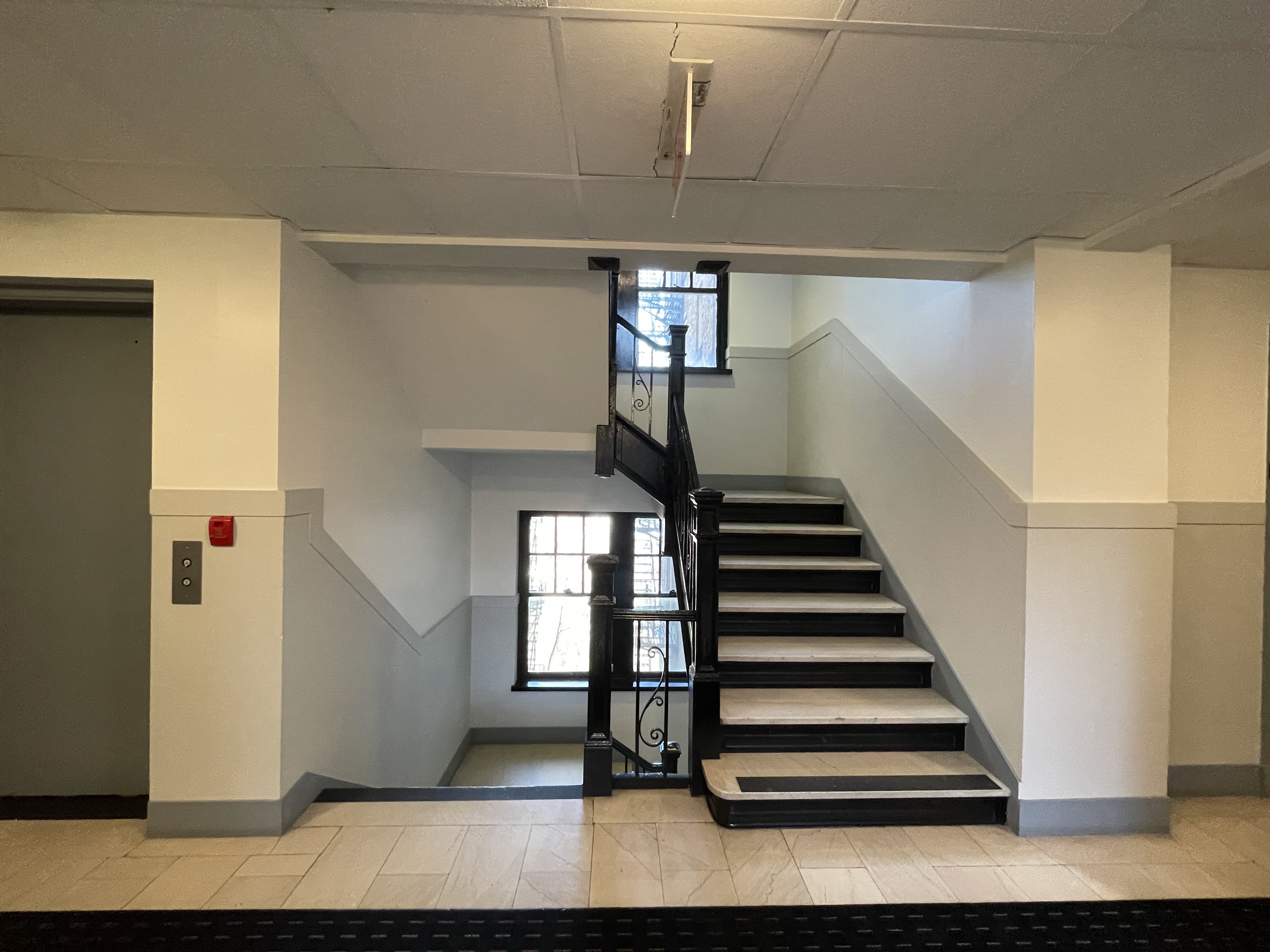 225 Golden Hill St – photo 3
