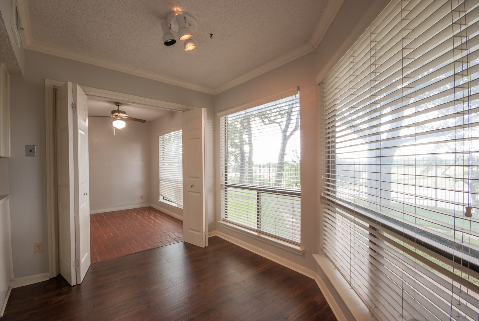 2 Bedroom / 2 Bath Condo Off of Far West – photo 5