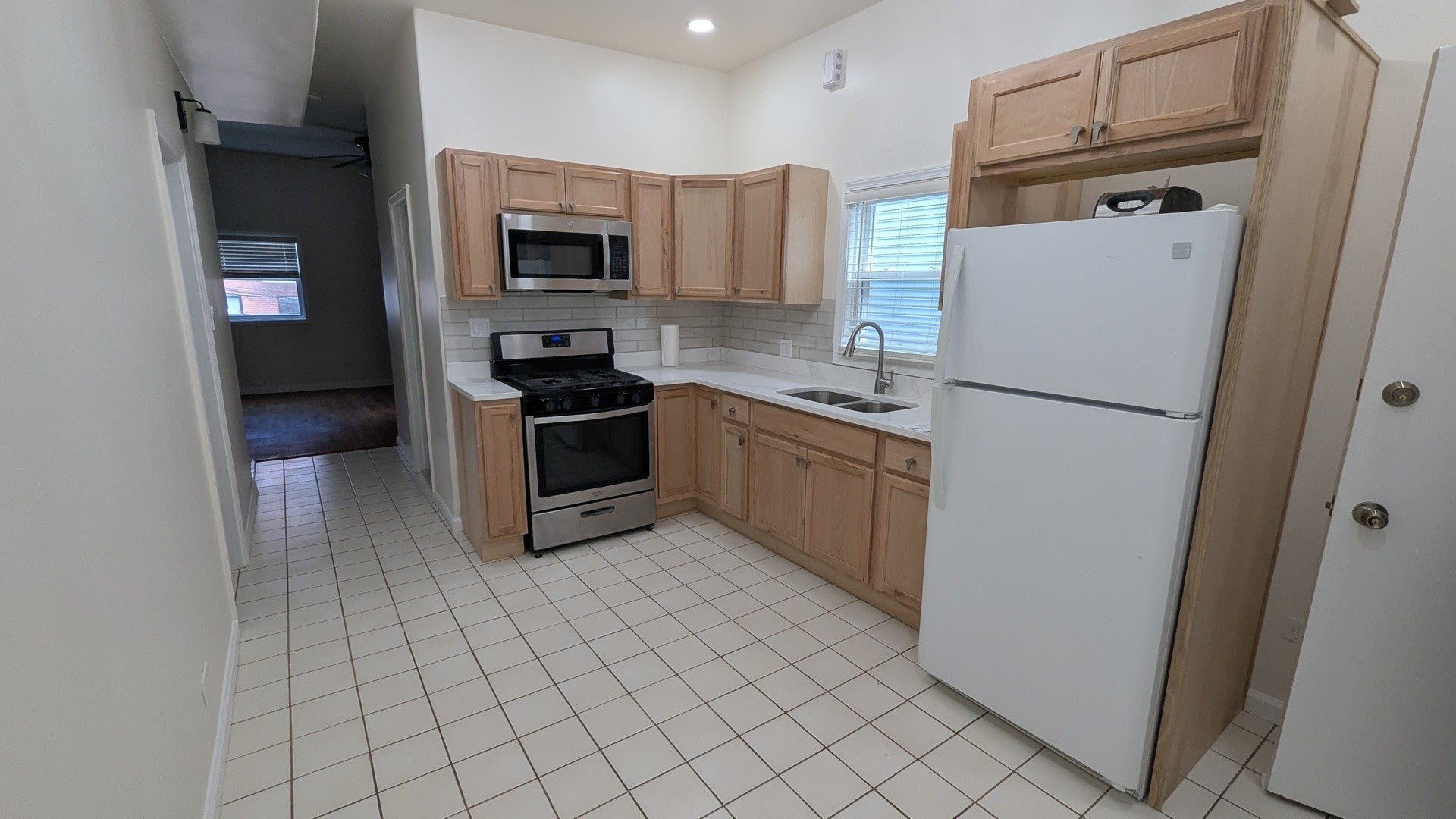 2834 W Fletcher Street – photo 4