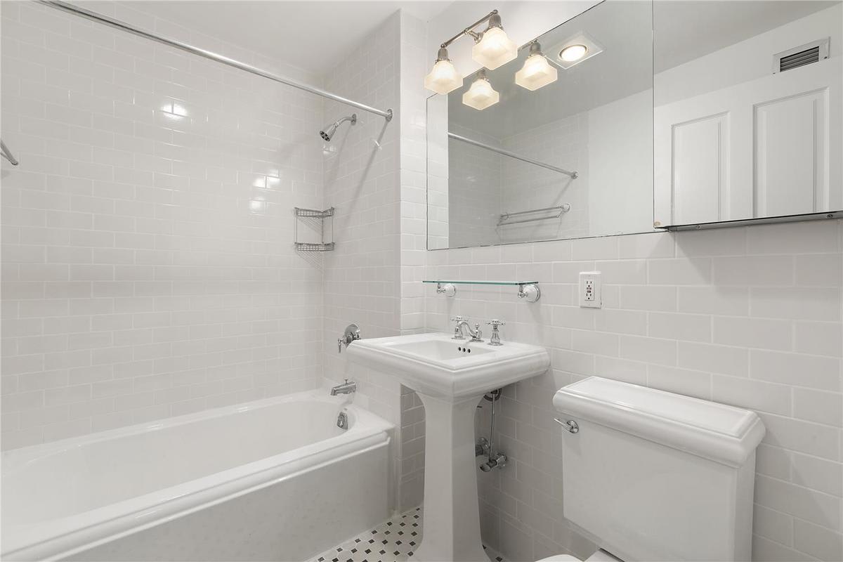 401 west 22nd street – photo 3