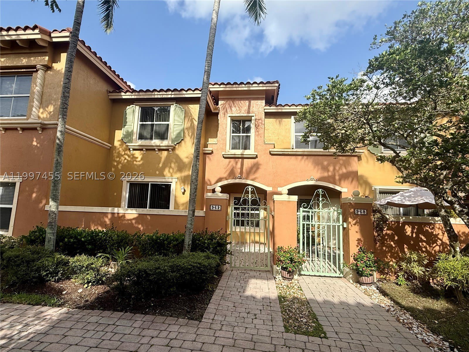 962 SW 143rd Ave – photo 1