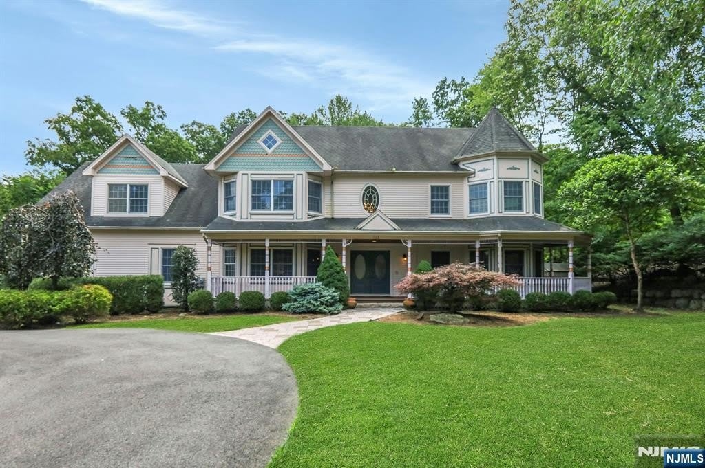 765 Colonial Road – photo 3