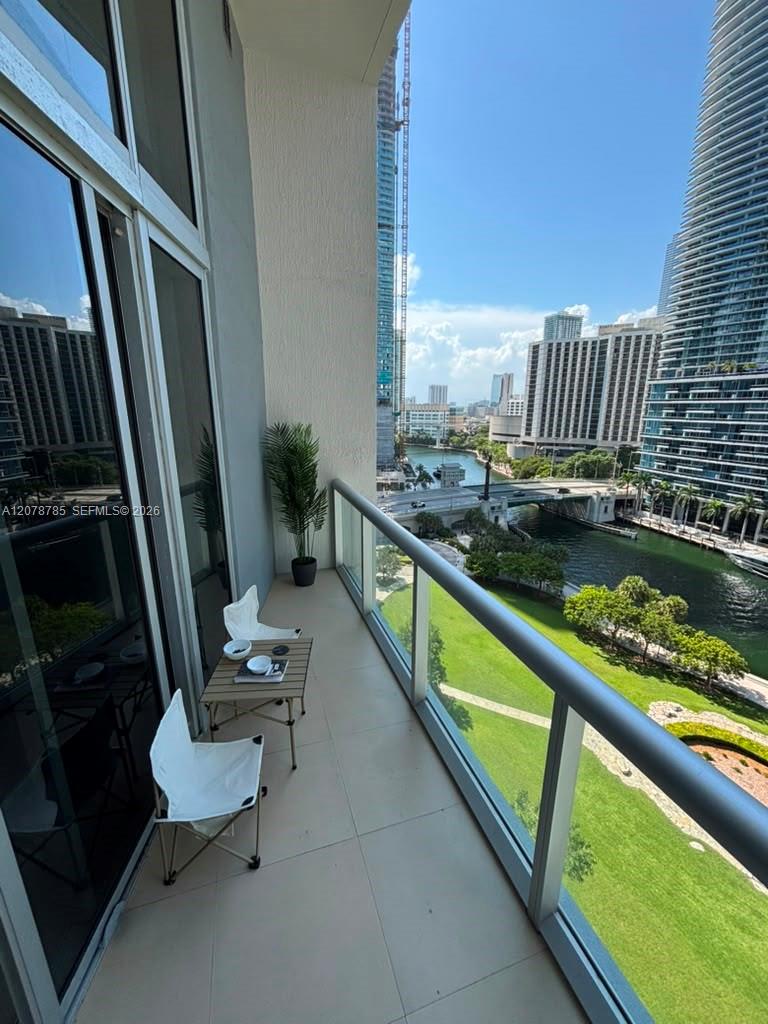 475 Brickell Avenue – photo 2