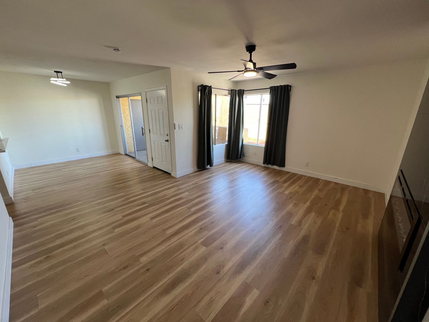 Beautifully Renovated 2 Bedroom Condo Near UNLV with Community Pool – photo 5