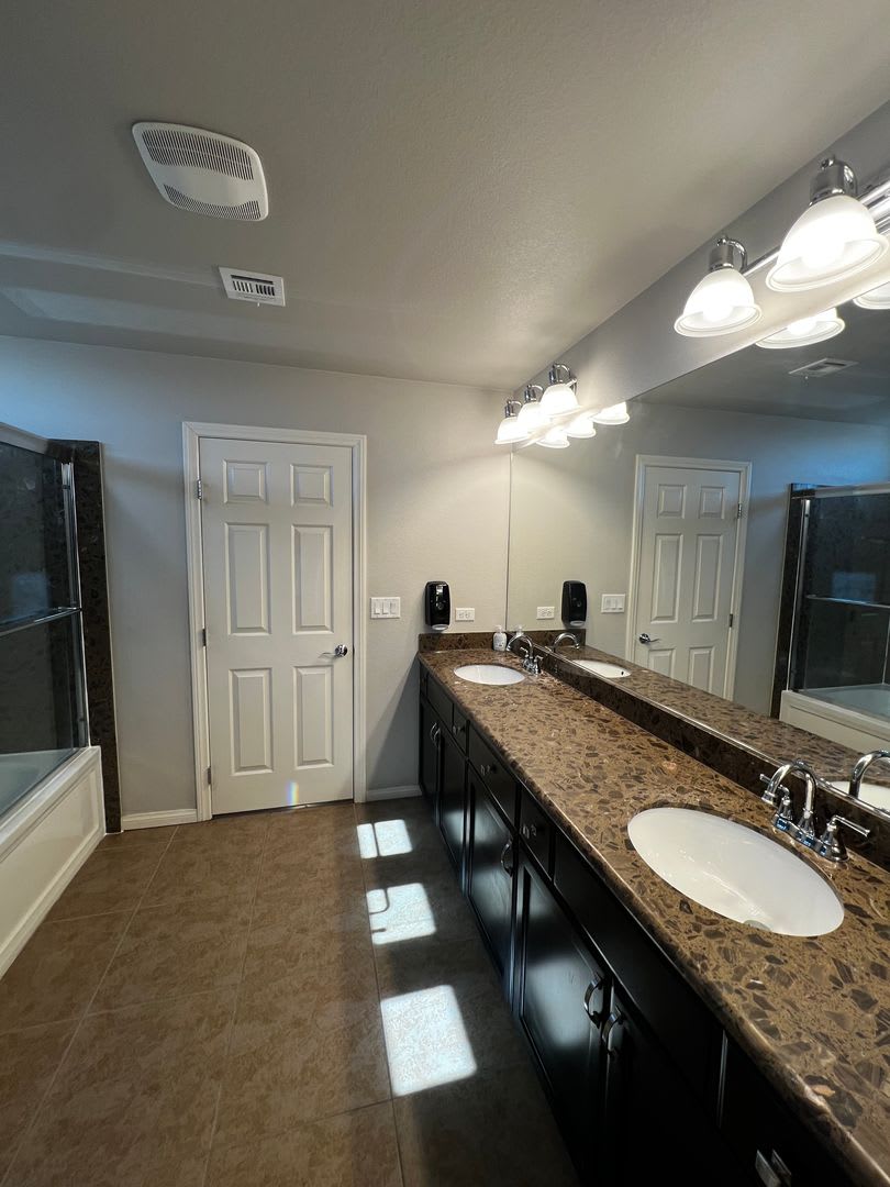 Dual Primary Suites, Heated Pool & Spa in Southwest Las Vegas. SOLAR Panels – photo 5