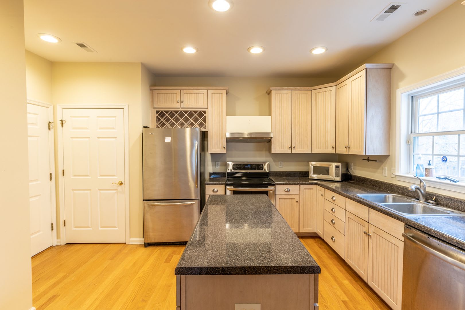 Single Family Home Minutes to DTWN/UVA Area – photo 5