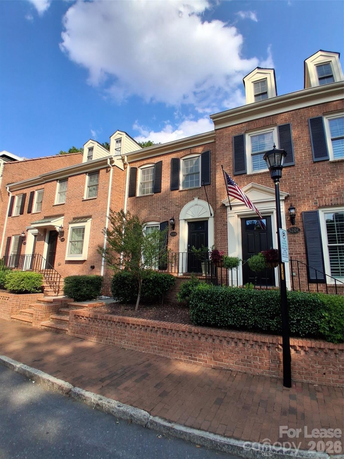 520 N Poplar Street – photo 2