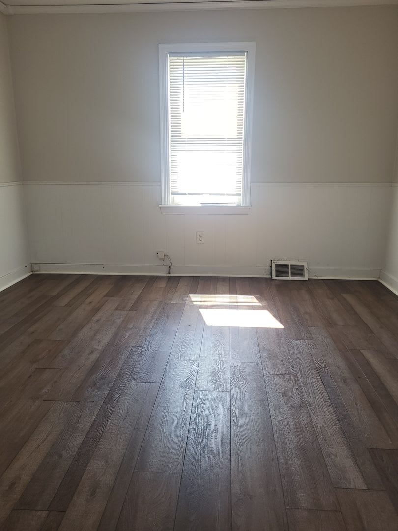 Three bedroom two bath with bonus room located in North Hills! – photo 5
