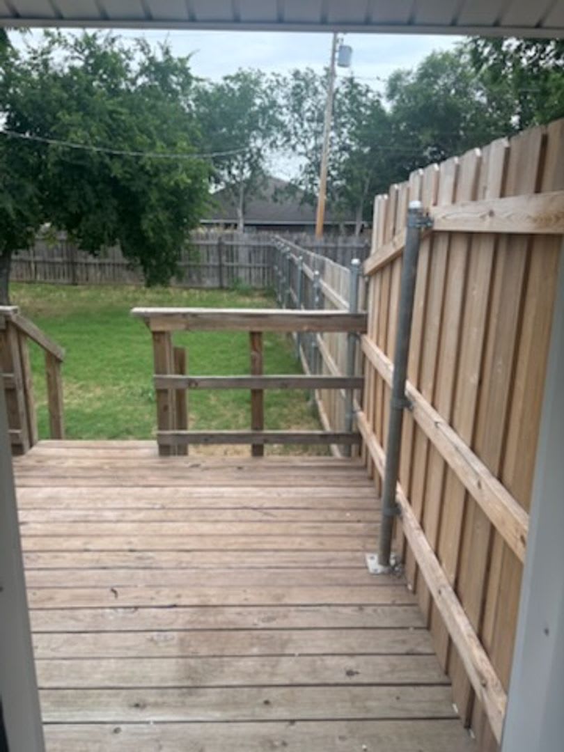 Charming 2-Bedroom, 1-Bath Duplex Near Cameron University – photo 2