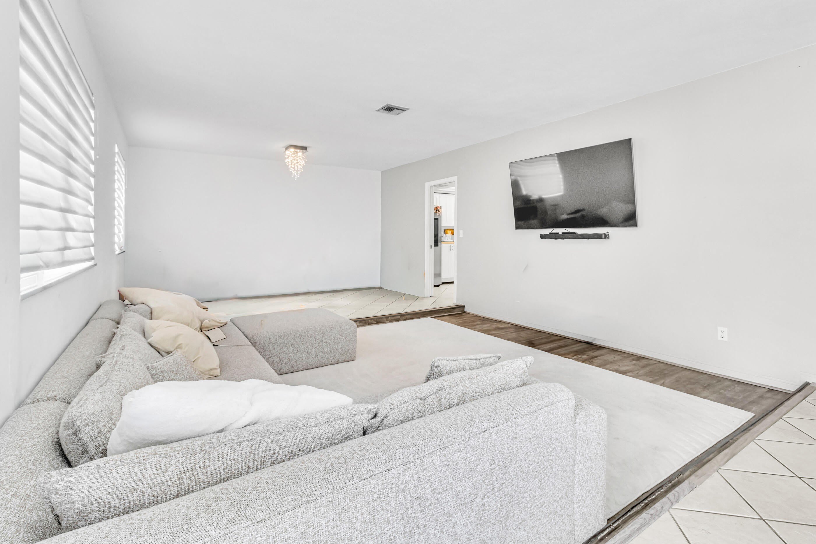 2200 N 47th Avenue – photo 2