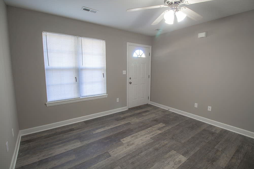 Spacious North Side Townhouse – photo 5