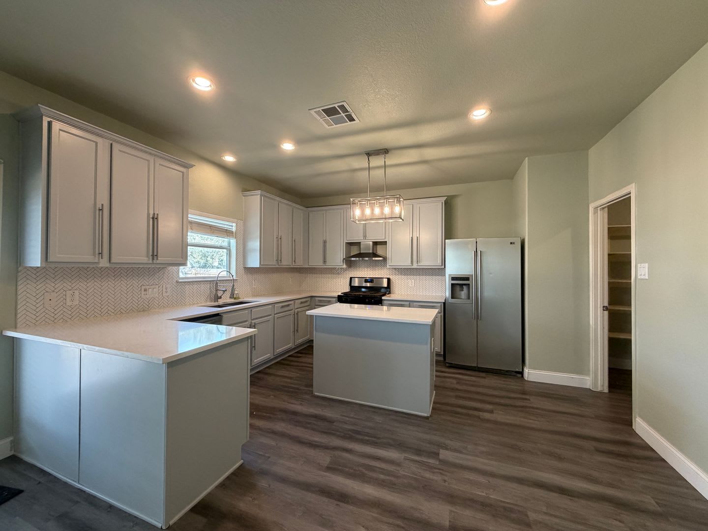 Big 4 Bedroom Home In Round Rock – photo 4