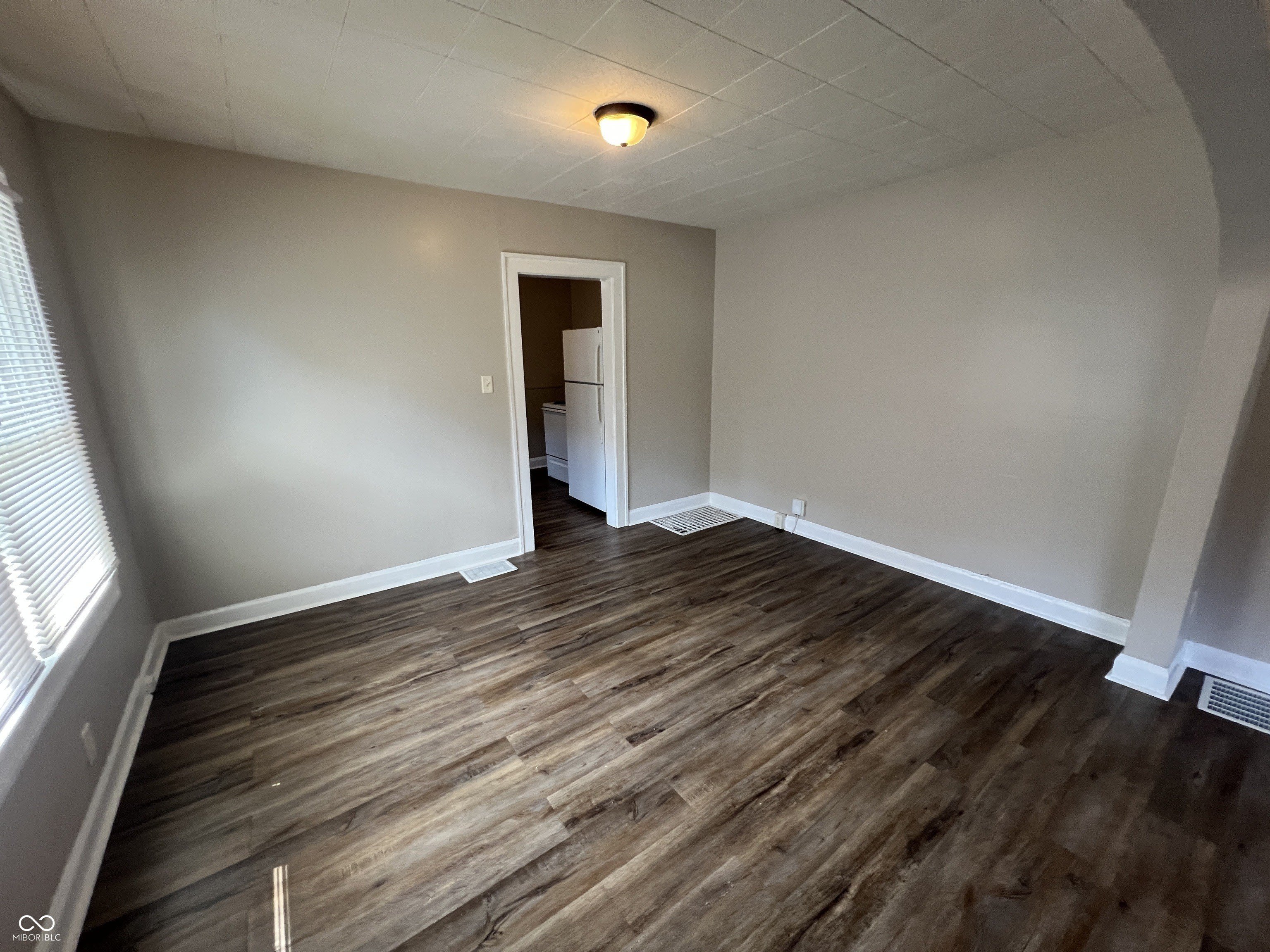 894 N Gladstone Avenue – photo 4