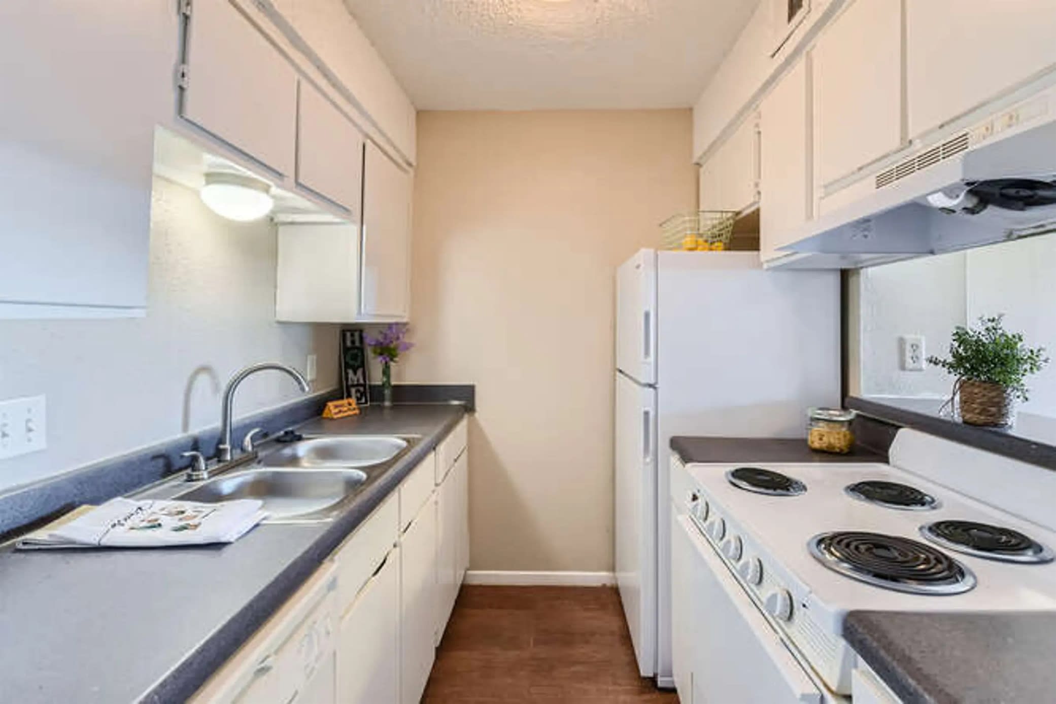 Hillside Place Apartment Homes – photo 3