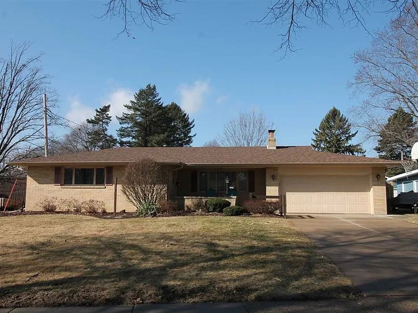 FREE AUGUST RENT!!! 3-bedroom, 2-bath home on Janesville’s East Side – photo 2