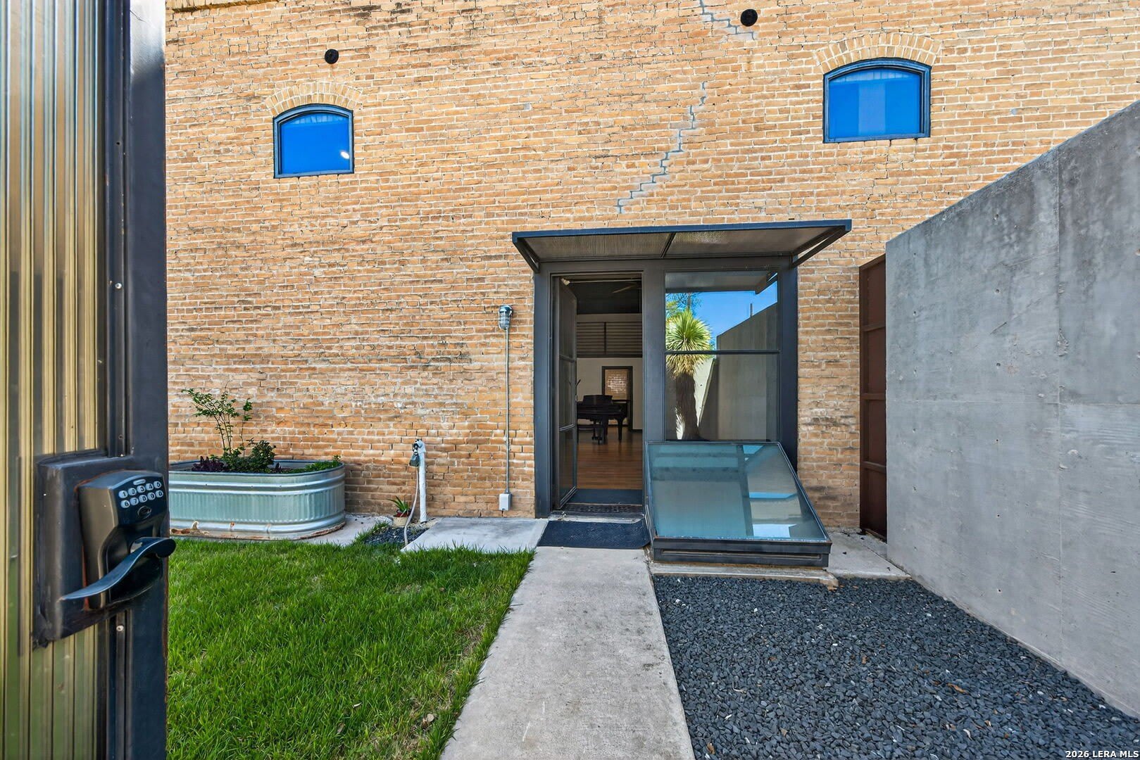612 High – photo 2