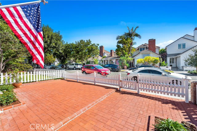 515 Carnation Avenue – photo 3